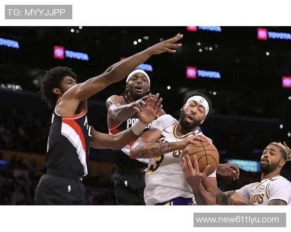 浓眉在垃圾时间终于得分赛场上演逆袭时刻引发热议