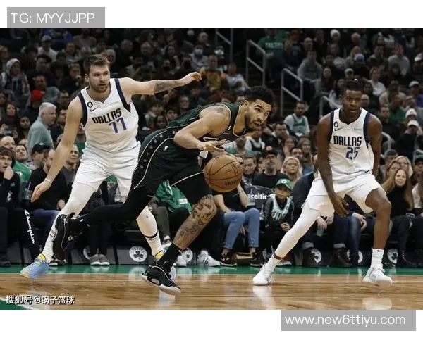 明天独行侠对阵雄鹿浓眉和加福德出战存疑莱夫利可能缺席比赛